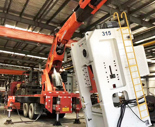 博兴附近随车吊出租，轻松解决运输难题