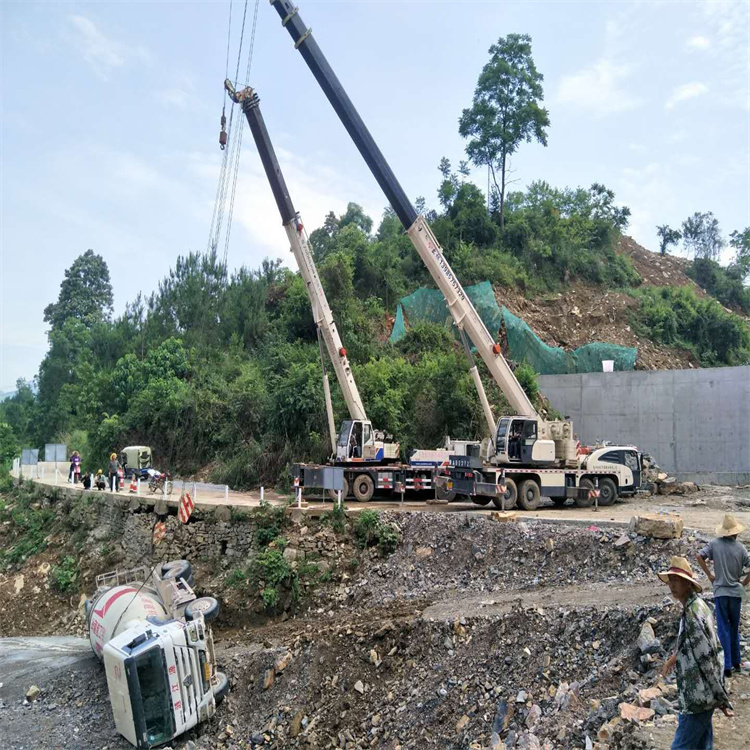 博兴汽车掉沟里叫吊车救援要多少钱
