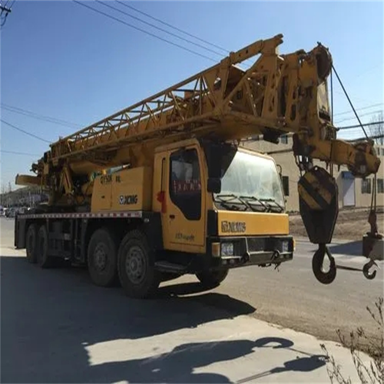 博兴吊车吊挖机吊哪里比较安全